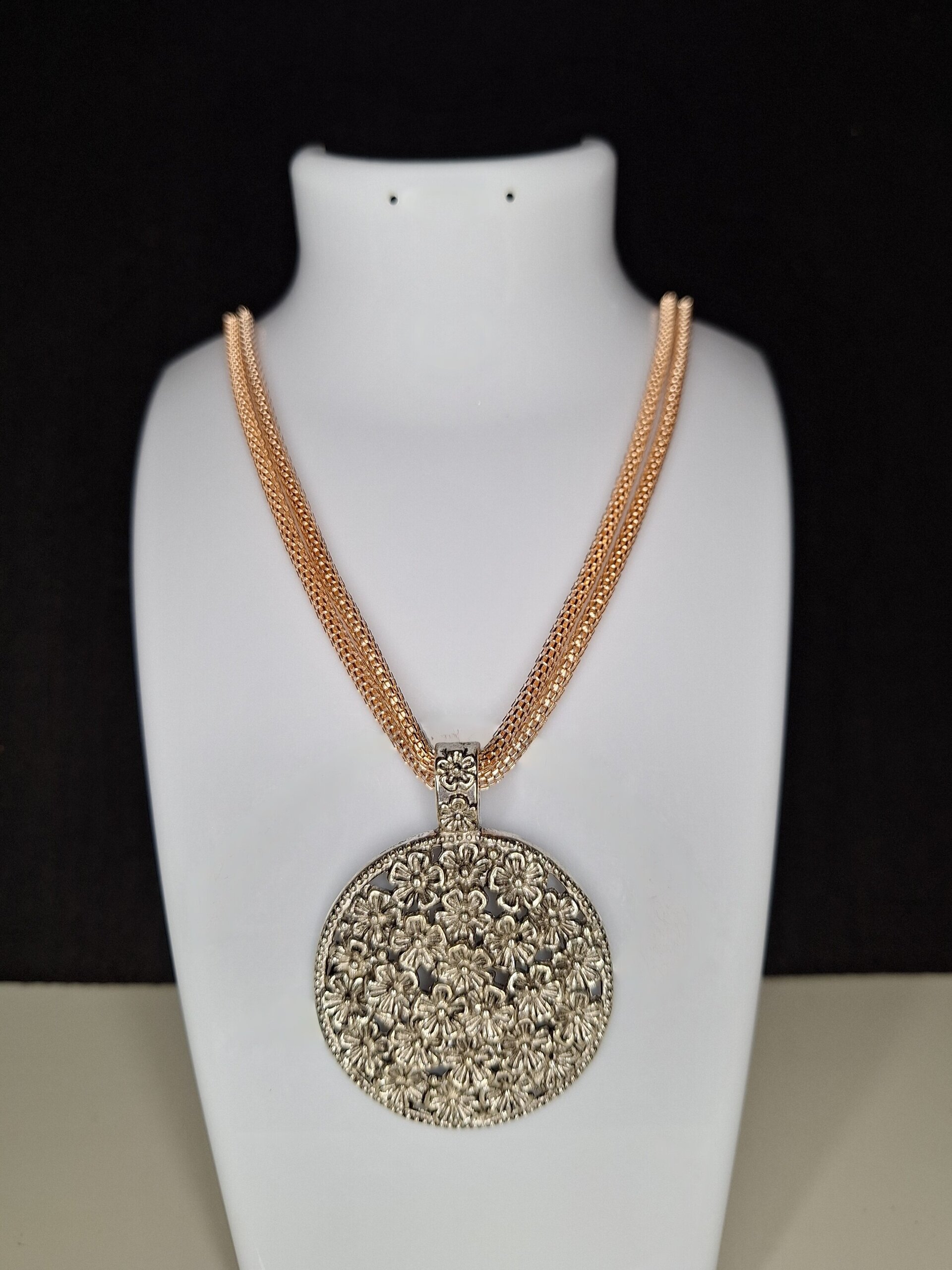 Collar floral doraro - 1