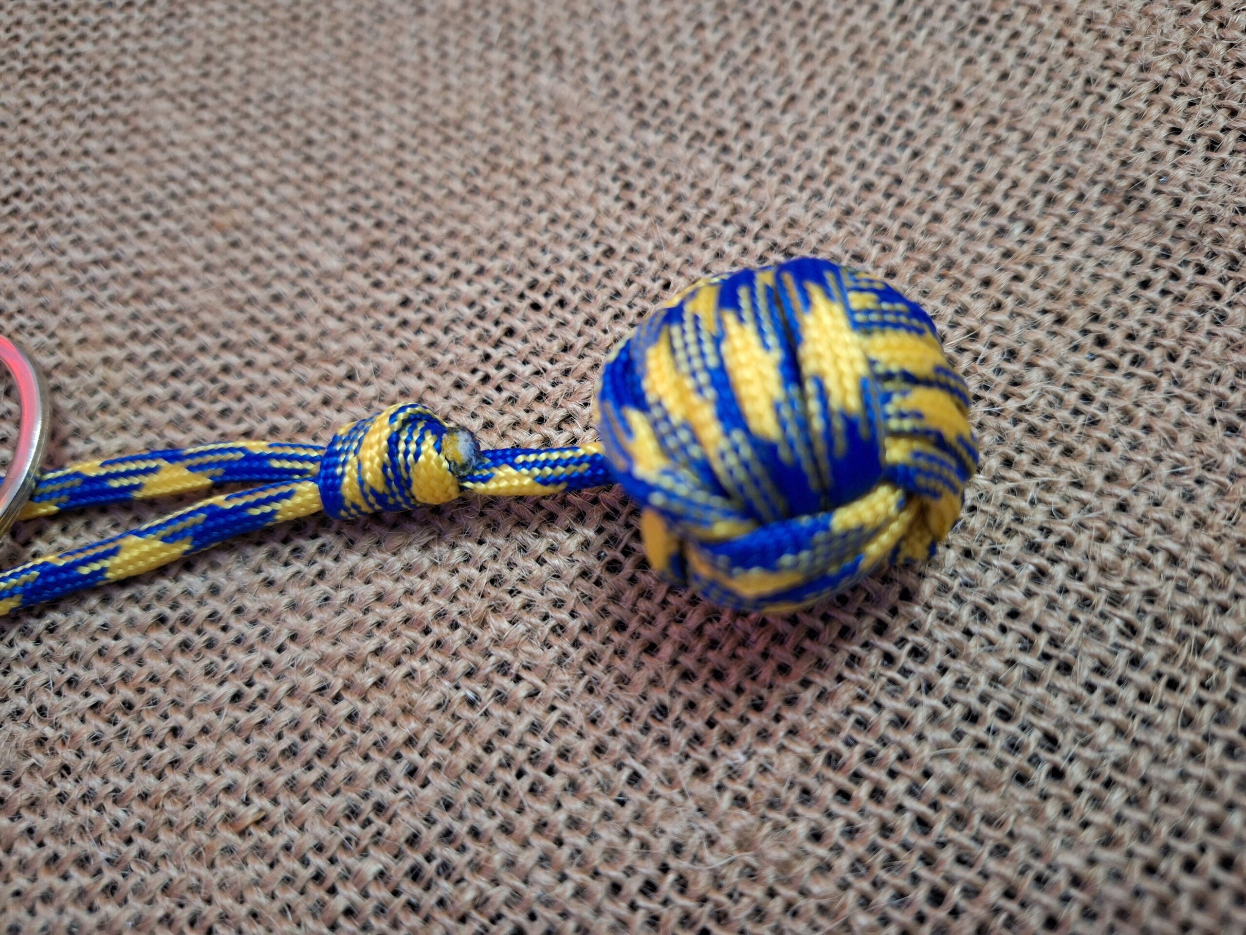 MADERA AMARILLO Y AZUL OSCURO - 2